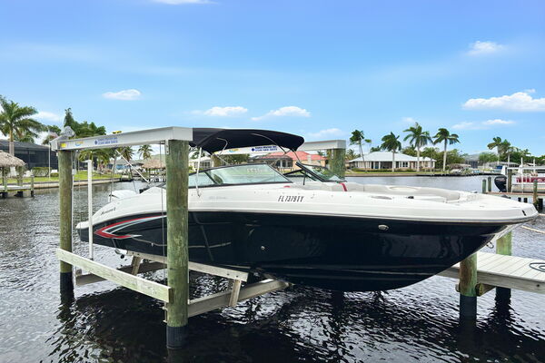 NEU! Hurricane 2690 Sundeck