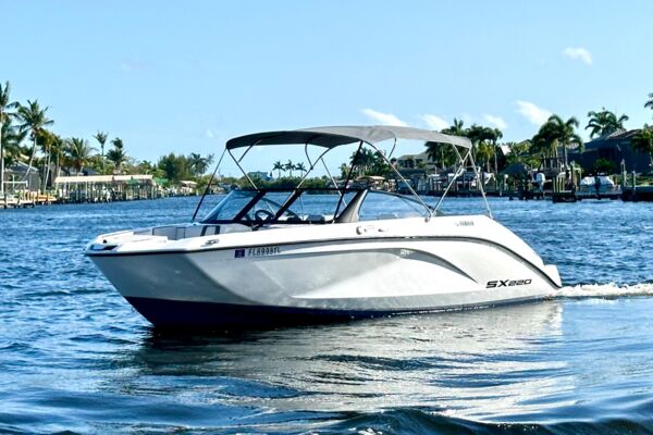 Yamaha SX220 Jet Boat