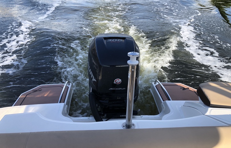 Sea Ray 240
