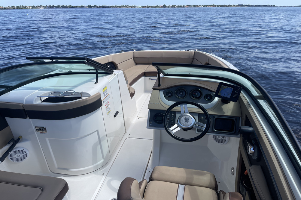 Sea Ray 240