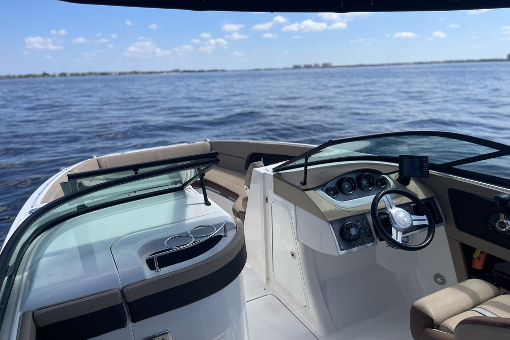 Sea Ray 240