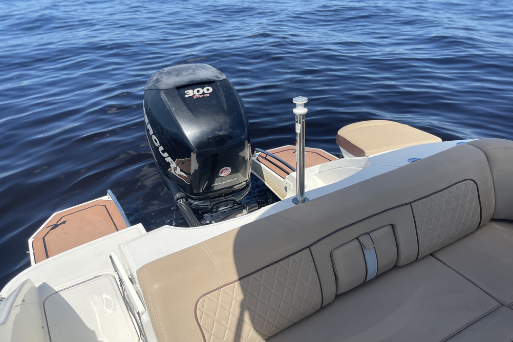 Sea Ray 240