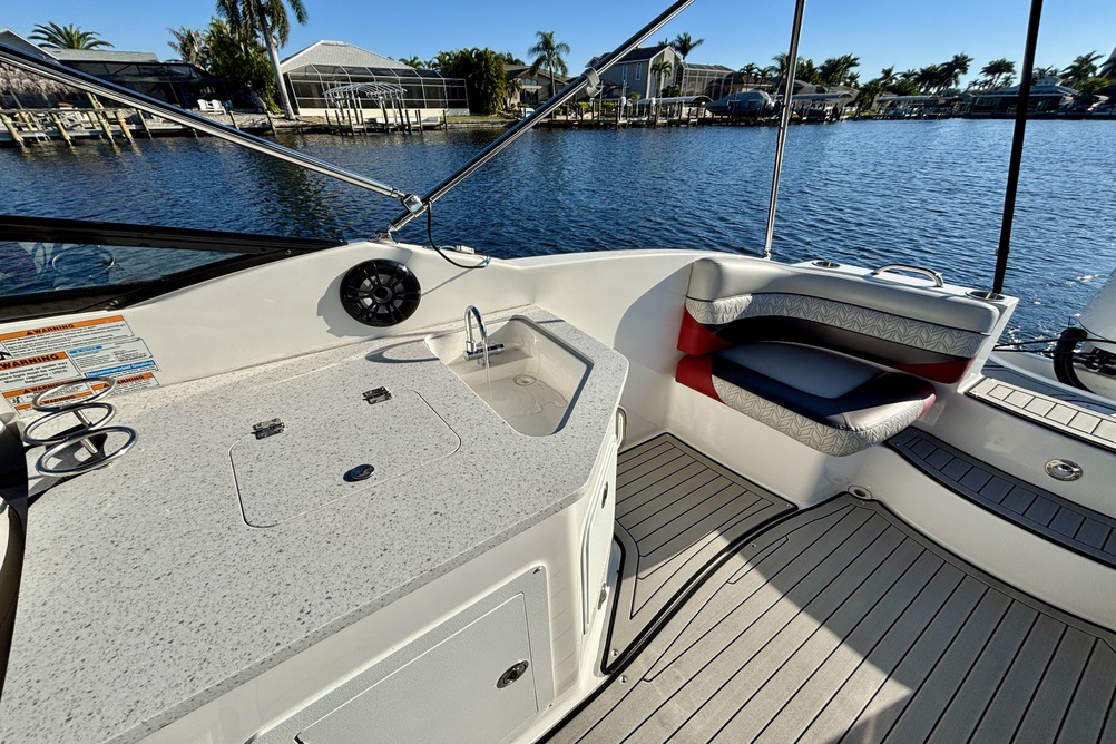 NEU! Hurricane 2690 Sundeck