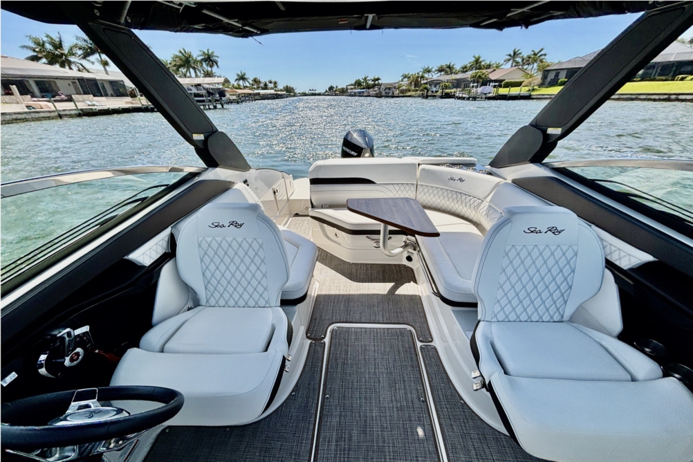 NEW! Sea Ray SLX 260