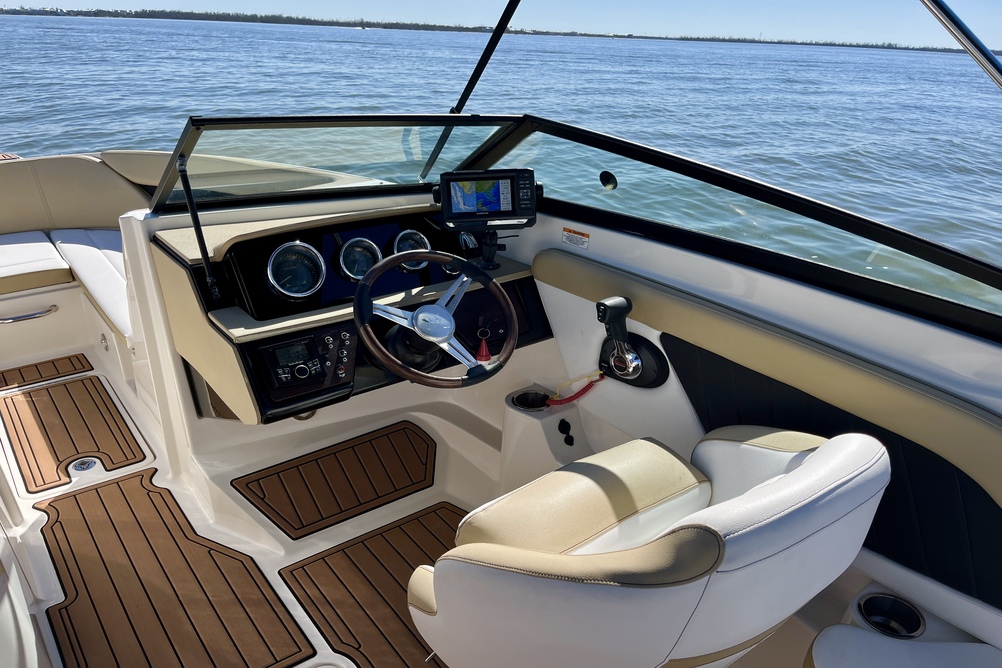 Sea Ray SPX 230