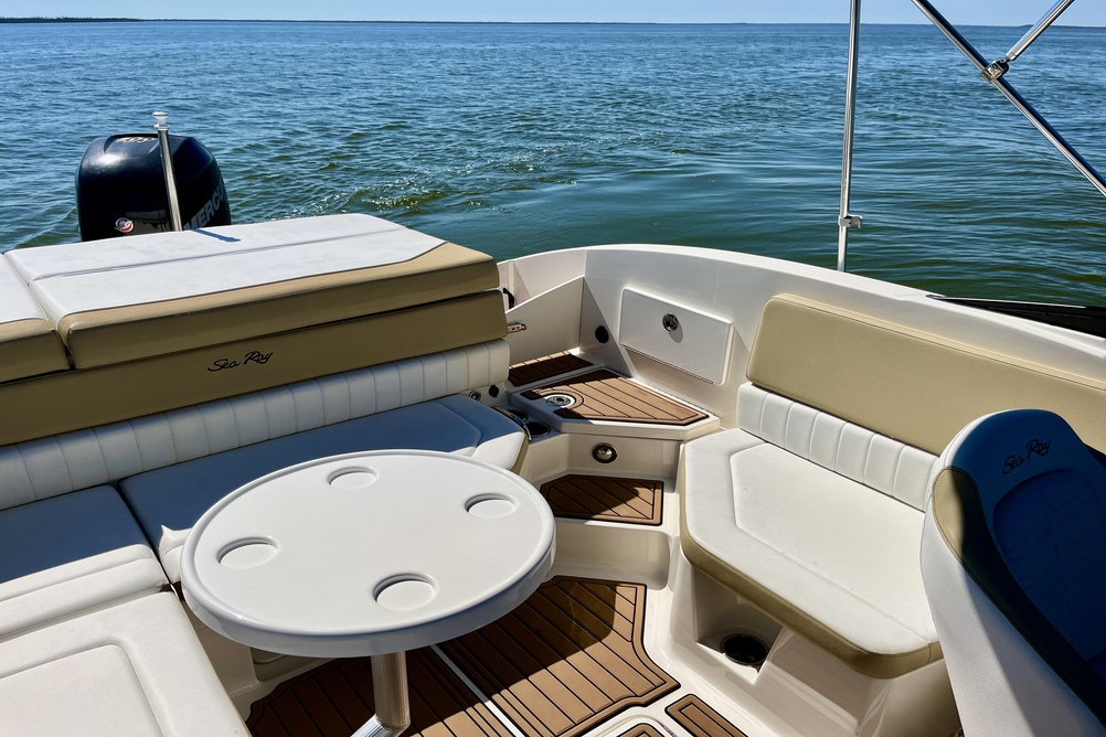 Sea Ray SPX 230