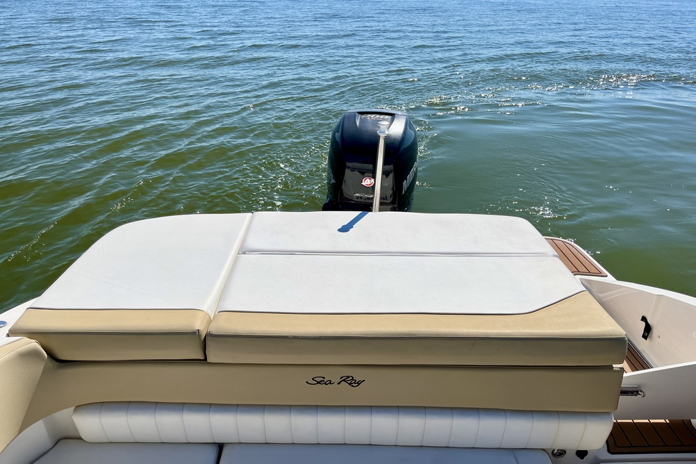 Sea Ray SPX 230