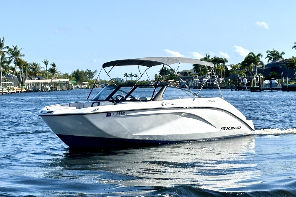 Yamaha SX220 Jet Boat