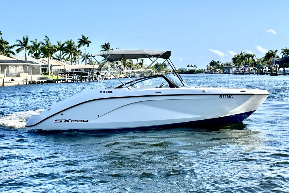 Yamaha SX220 Jet Boat