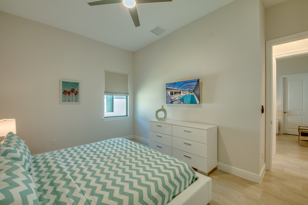 Bedroom with blue details in Villa Aesthetic