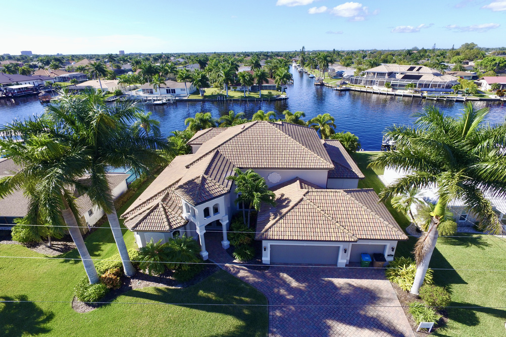 Ein Blick von oben auf die Villa Dolphin’s Surf