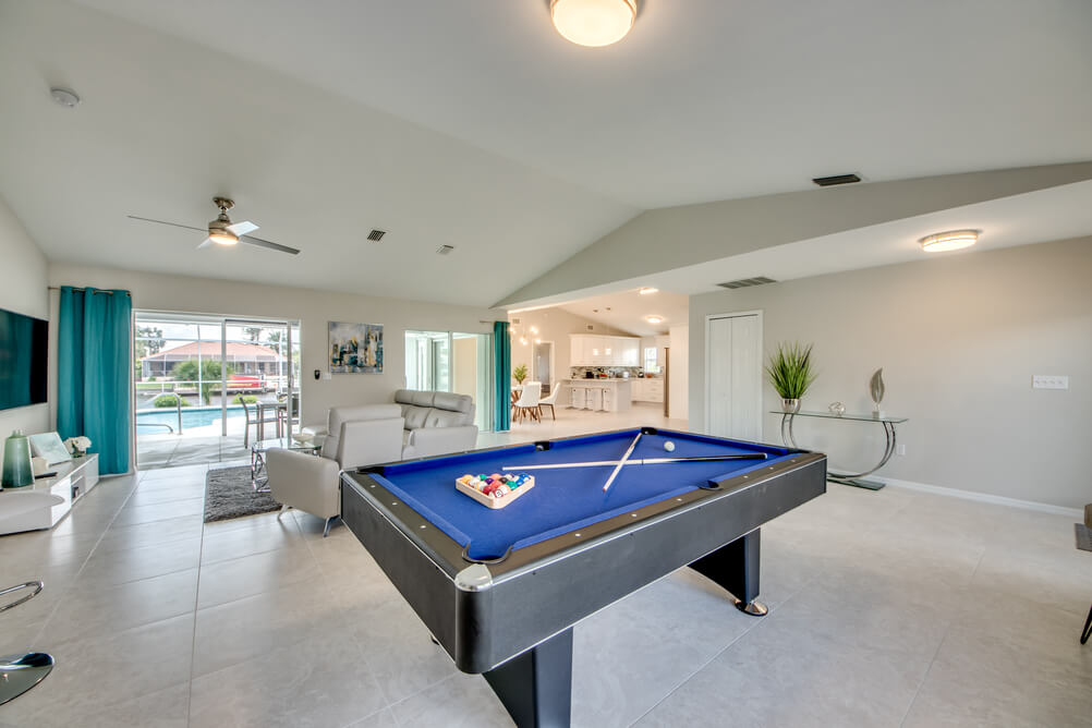 Billard Tisch in der Villa Sunset Avenue